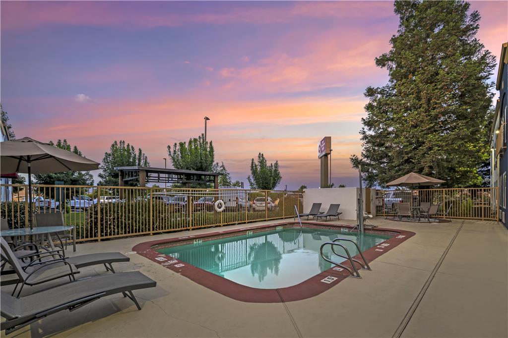 Best Western Plus Twin View Inn & Suites photo 3