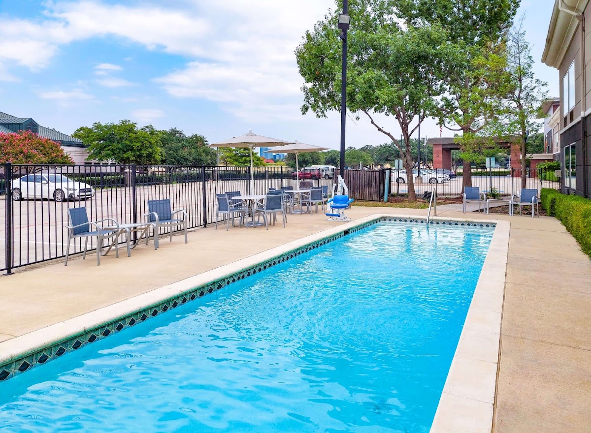 La Quinta Inn & Suites by Wyndham Dallas - Las Colinas photo 3