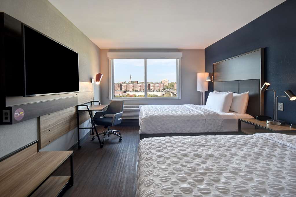 Tru by Hilton Manchester Downtown photo 2