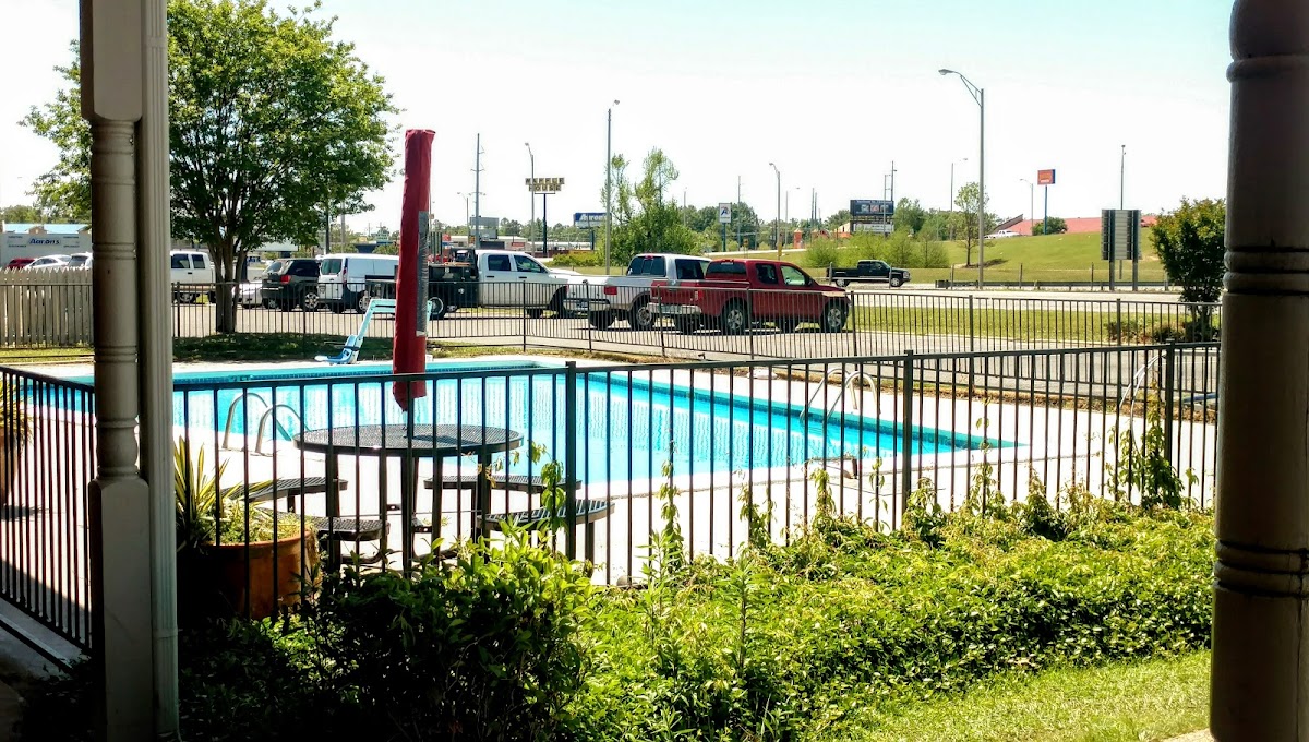 Super 8 by Wyndham Monroe West photo 3