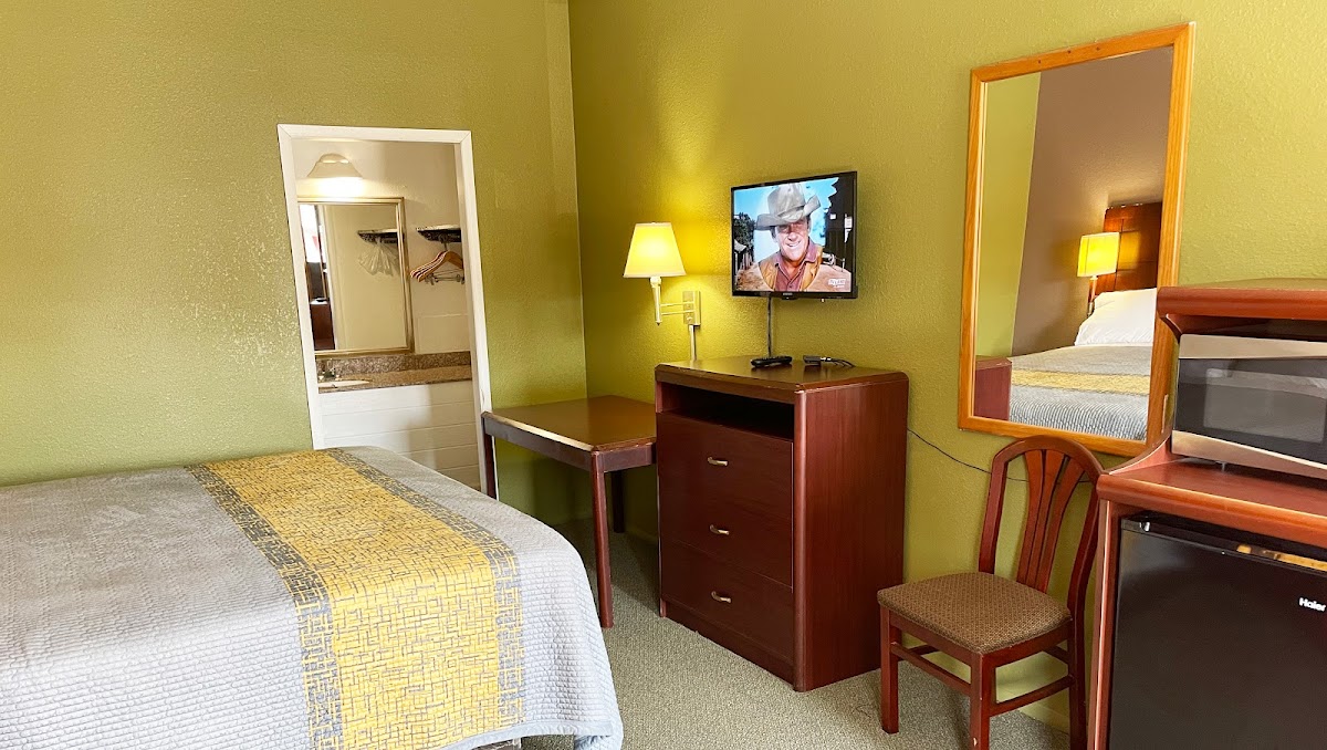 Express Inn Thomson photo 2