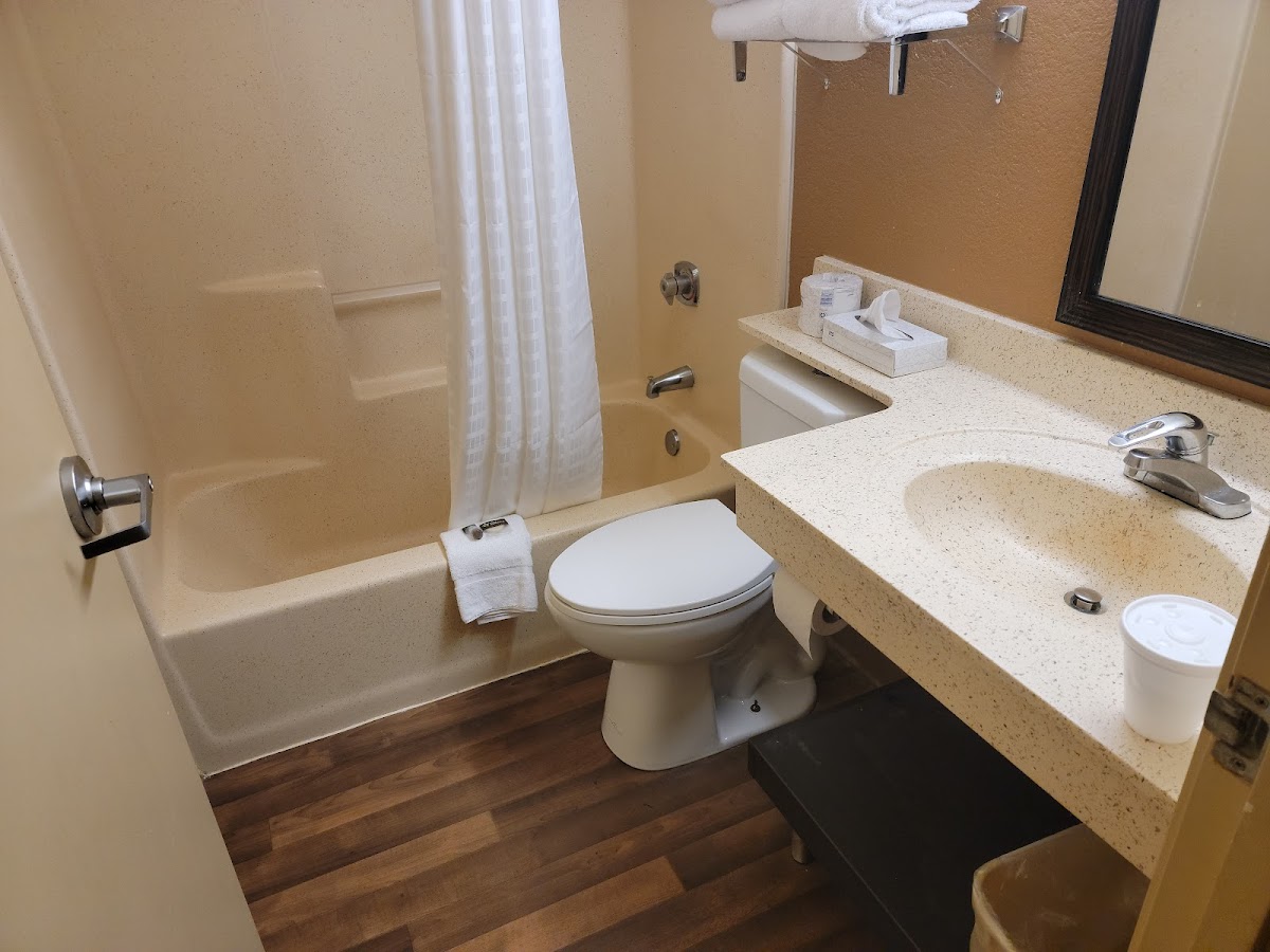 Extended Stay America Select Suites- Chicago - Downers Grove photo 3