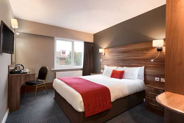 Ramada by Wyndham Warwick Kenilworth photo 2