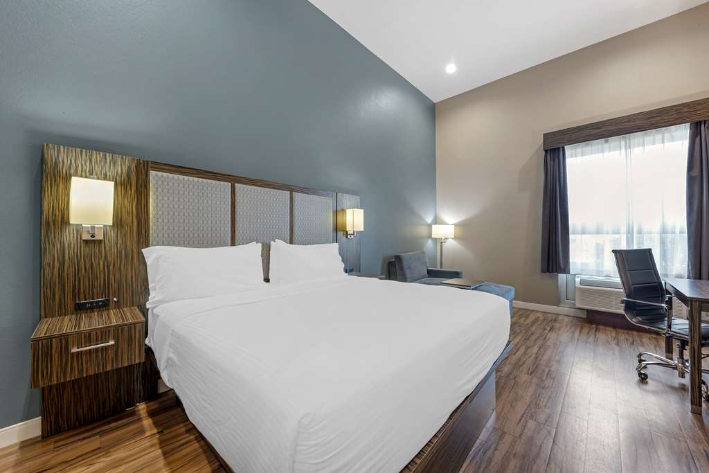 Best Western Plus Pflugerville Inn & Suites photo 2