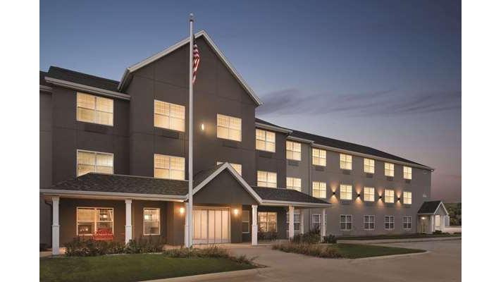 Country Inn & Suites by Radisson, Cedar Falls near University
