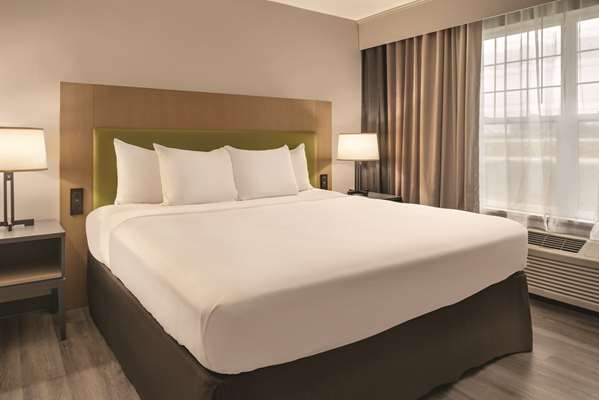 Country Inn & Suites by Radisson, Cedar Falls near University photo 2