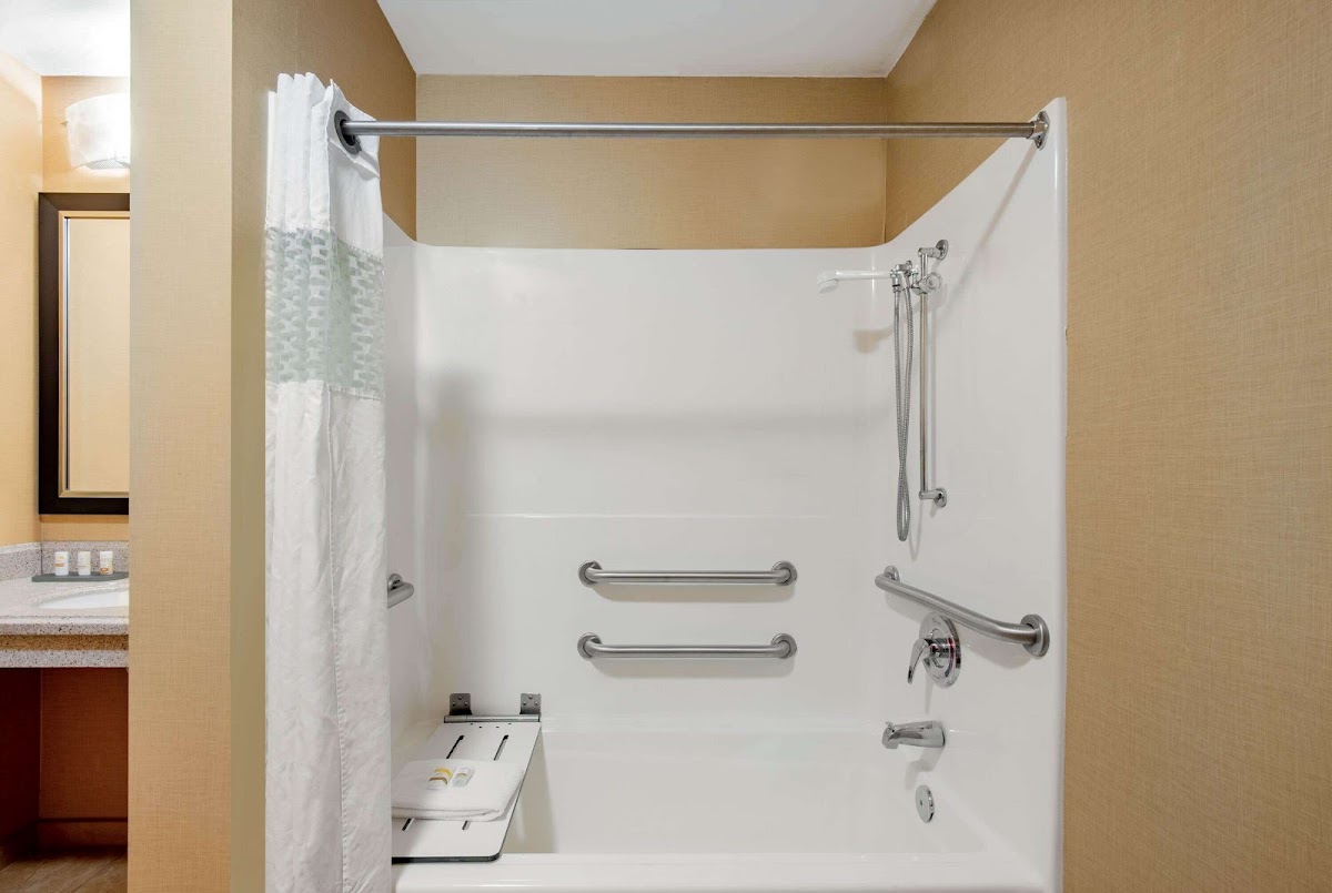 La Quinta Inn & Suites by Wyndham Bel Air/I-95 Exit 77A photo 3