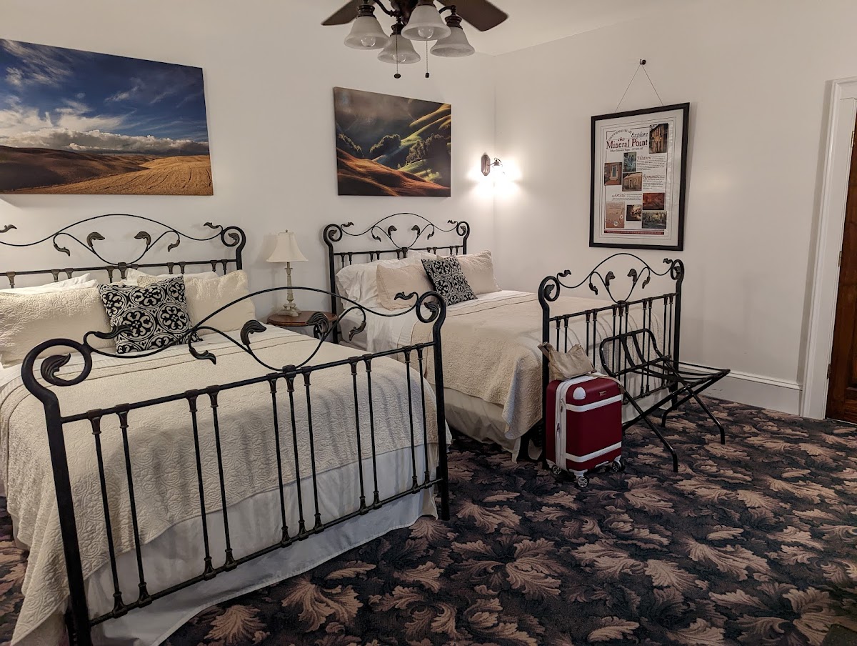 Mineral Point Hotel & Suites photo 2