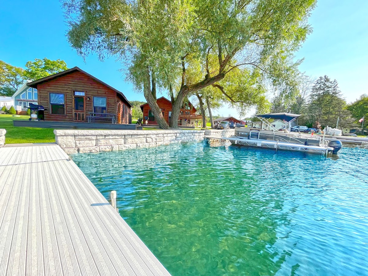 DeRuyter Lake General Store & Cottage Rentals