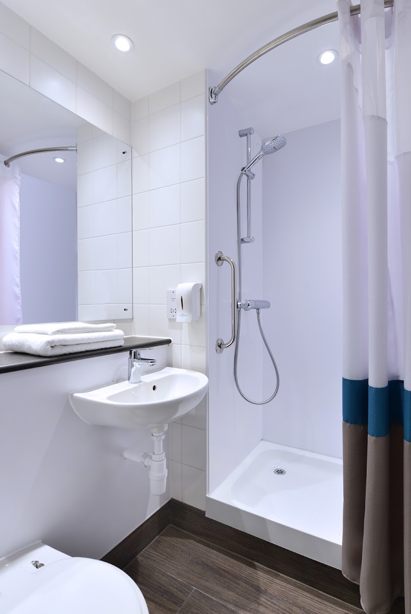 Travelodge Bath Waterside photo 3