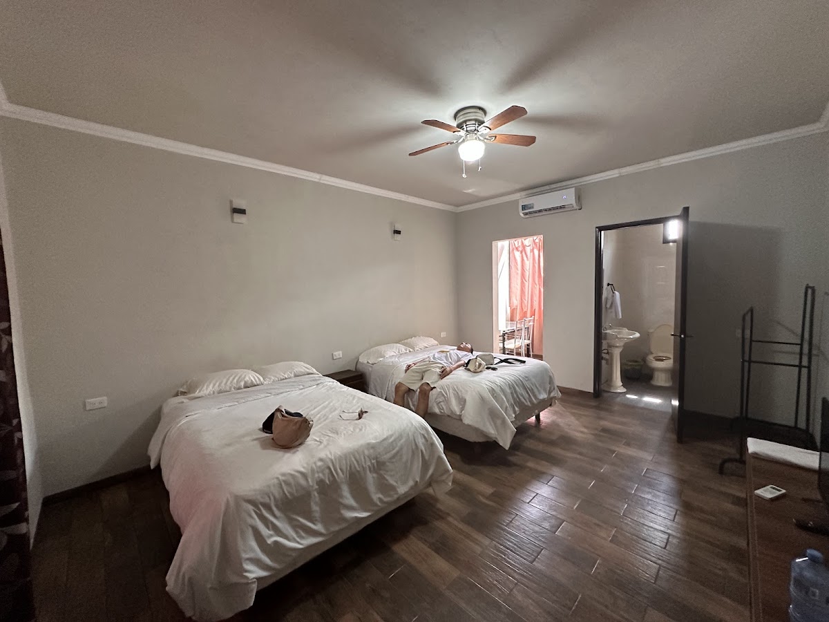 Hotel y Hostal 230 photo 2