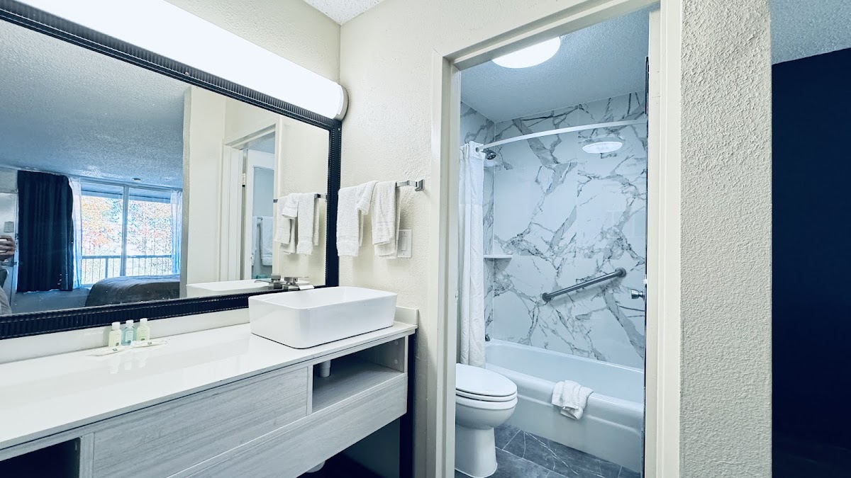 Quality Inn & Suites McDonough South I-75 photo 3