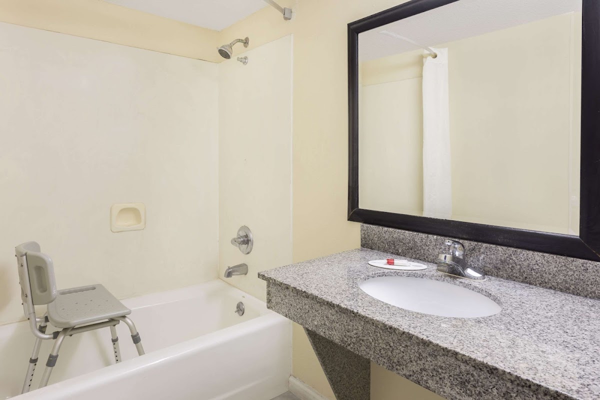 Super 8 by Wyndham Decatur/Lithonia/Atl Area photo 3
