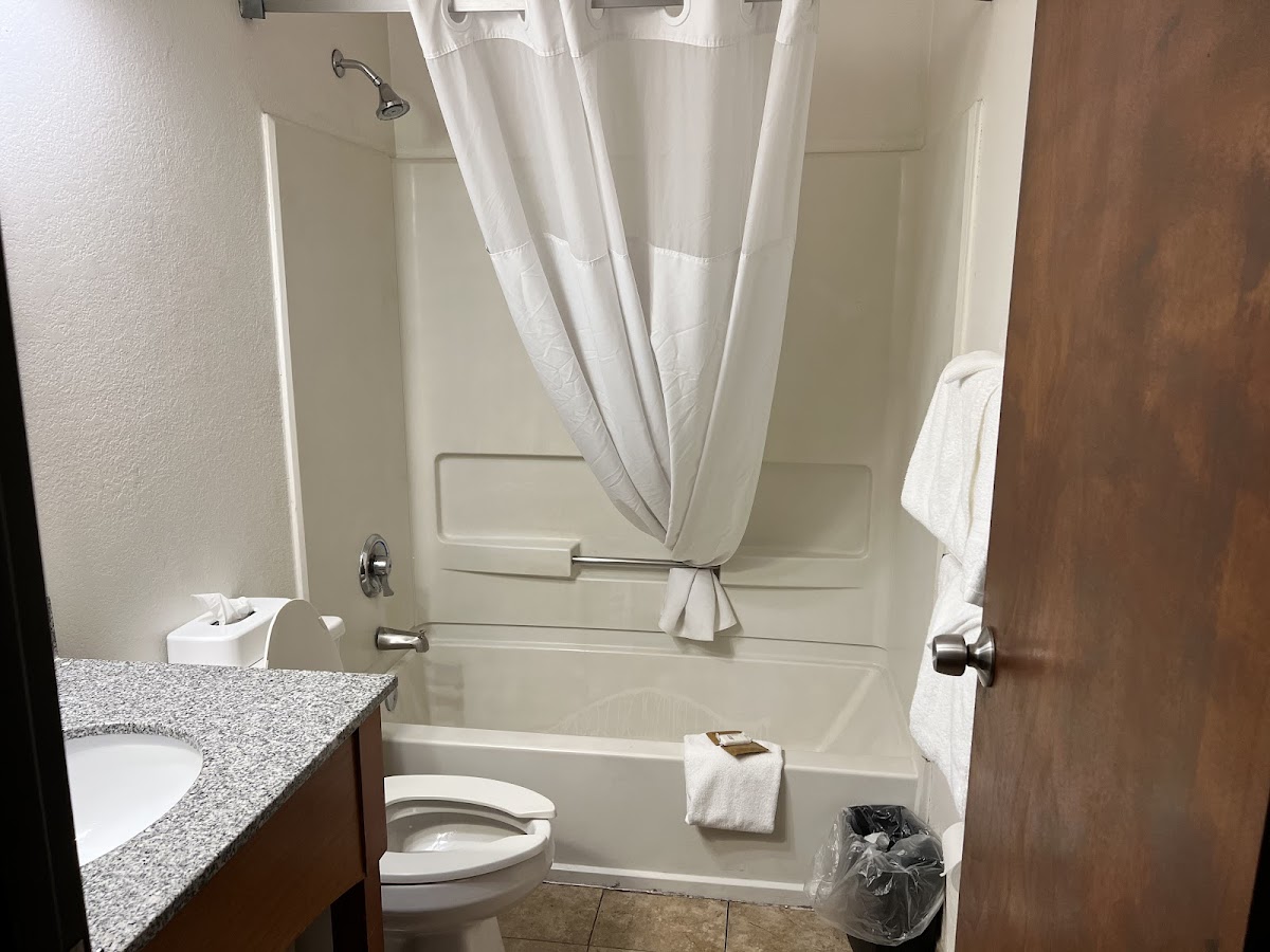 Super 8 by Wyndham Sterling Heights/Detroit Area photo 3