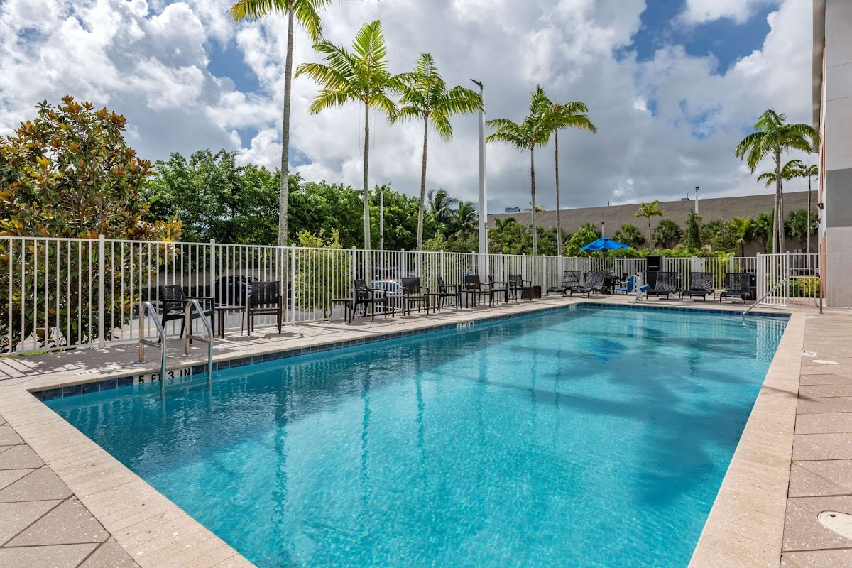 Comfort Suites Fort Lauderdale Airport & Cruise Port photo 3