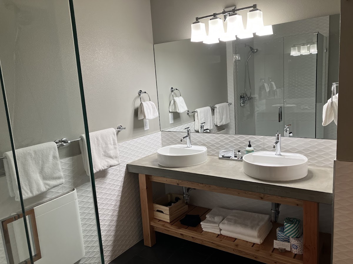 The Suites on Main photo 3