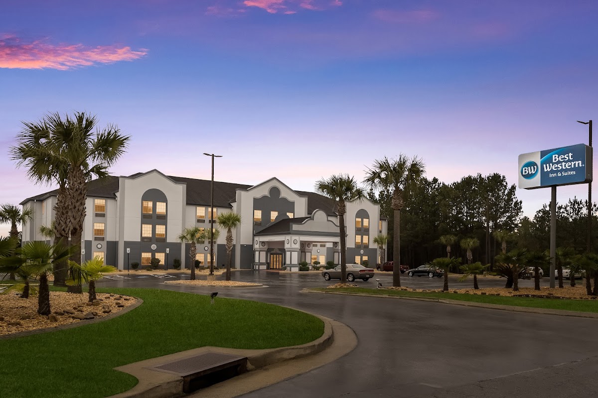 Best Western Bradbury Inn & Suites