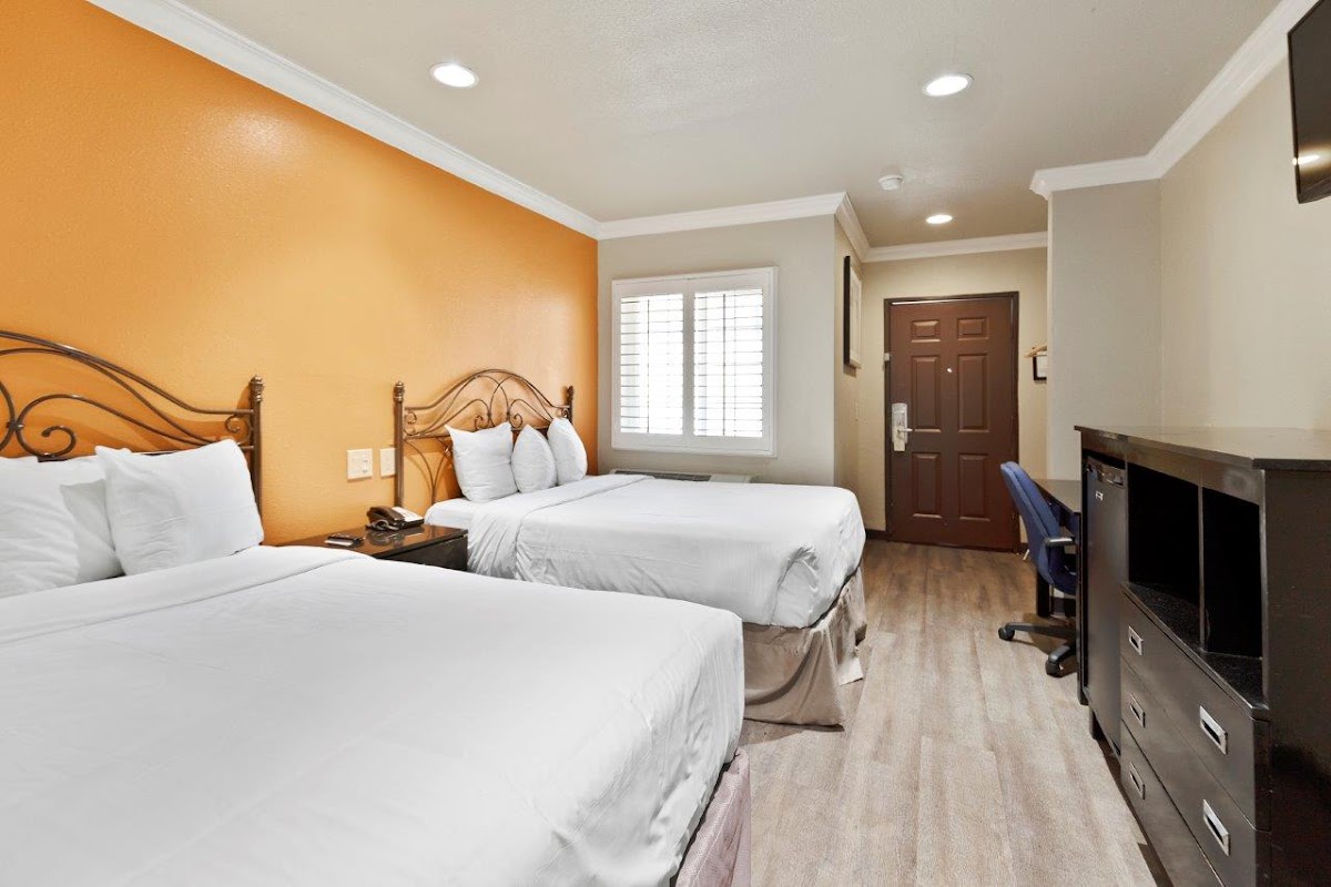 Le Blanc Inn & Suites photo 2