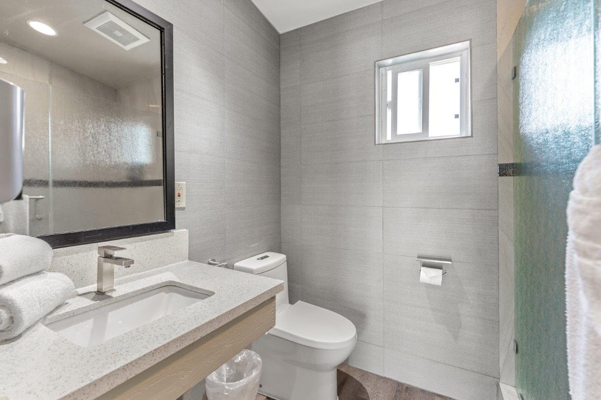 Le Blanc Inn & Suites photo 3