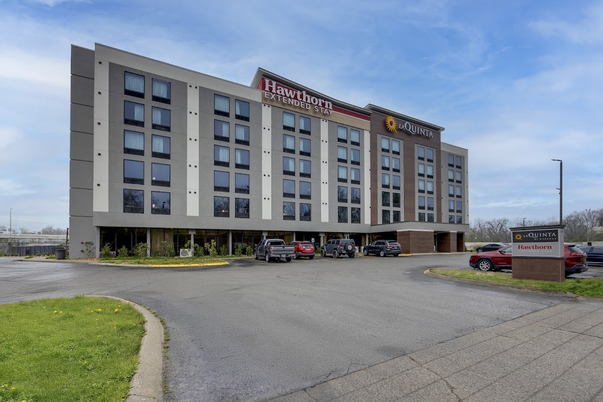 La Quinta Inn & Suites by Wyndham Nashville Airport/Opryland