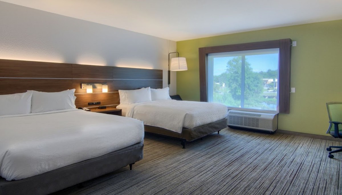 Holiday Inn Express & Suites Quincy I-10 by IHG photo 2