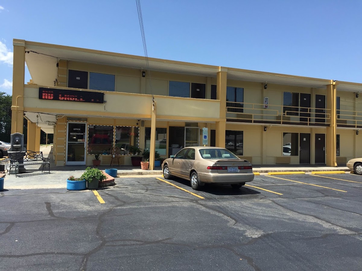 Deluxe Inn Hickory