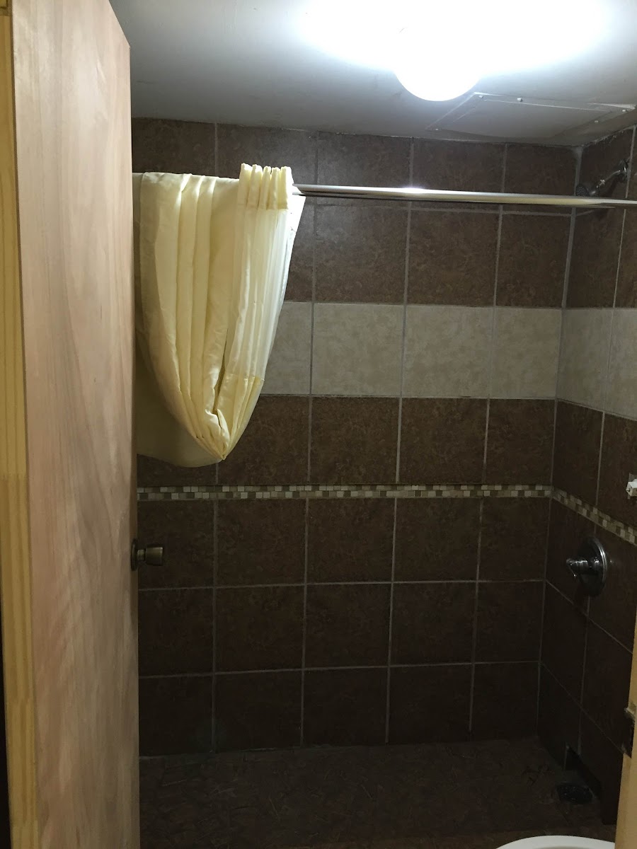 Deluxe Inn Hickory photo 3