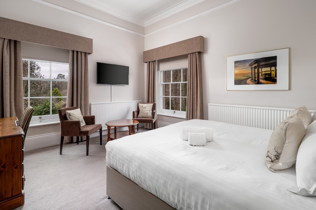 Reigate Manor photo 2