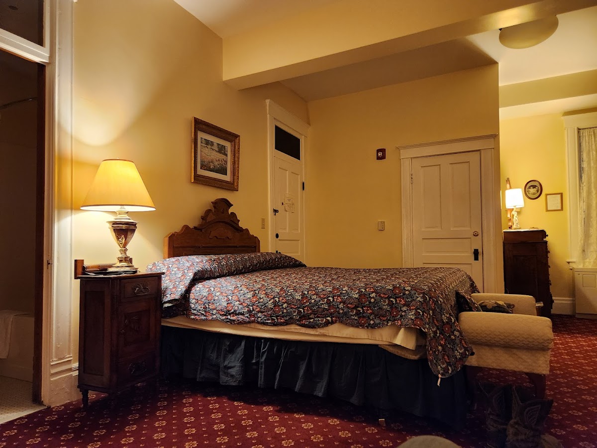 Weaver Hotel