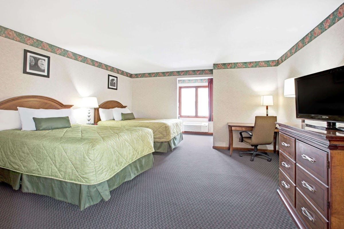 Ramada by Wyndham Flemington photo 2