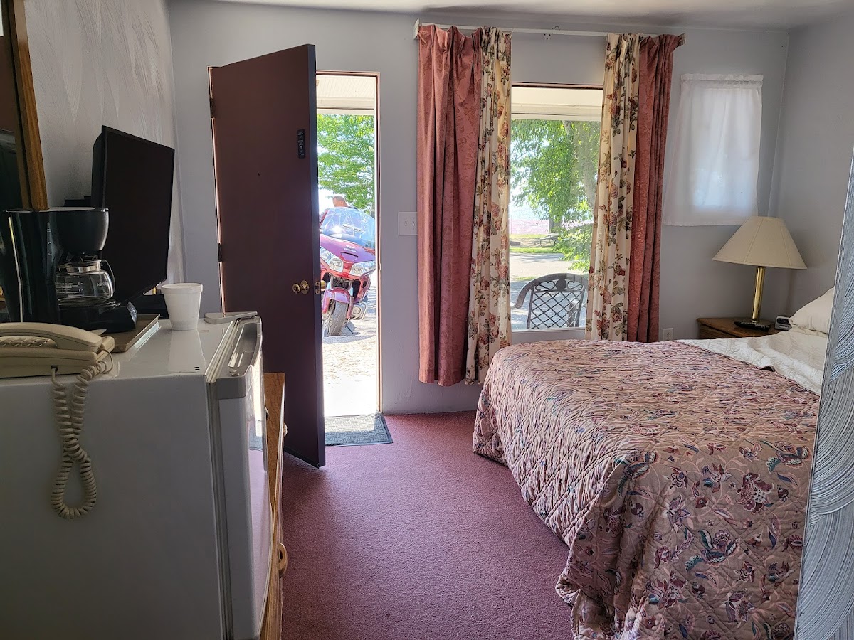 Curley's Paradise Motel