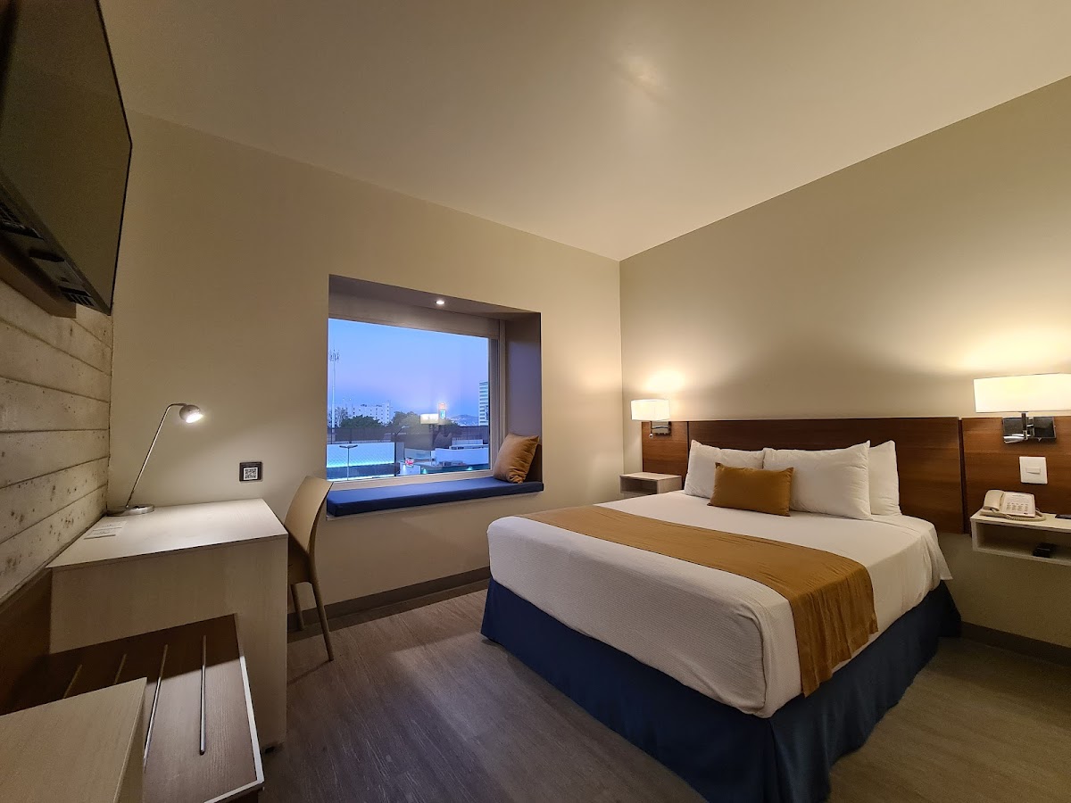 Microtel Inn & Suites by Wyndham Guadalajara Sur photo 2