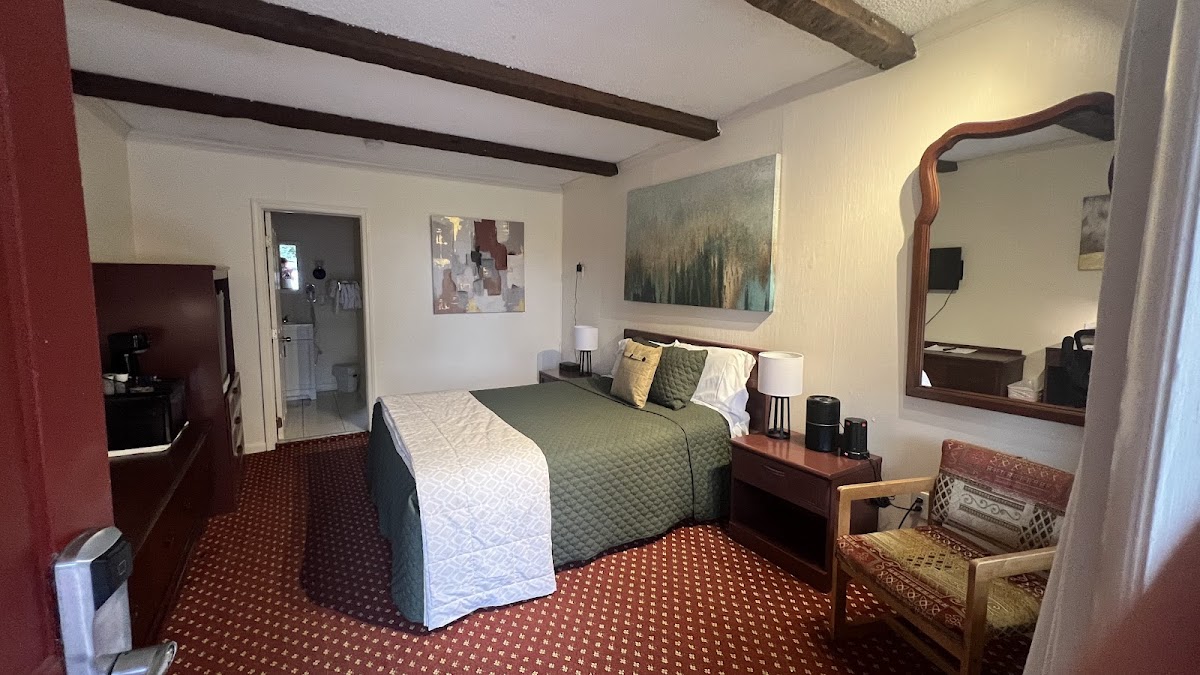 Blue Spruce Inn & Suites photo 2