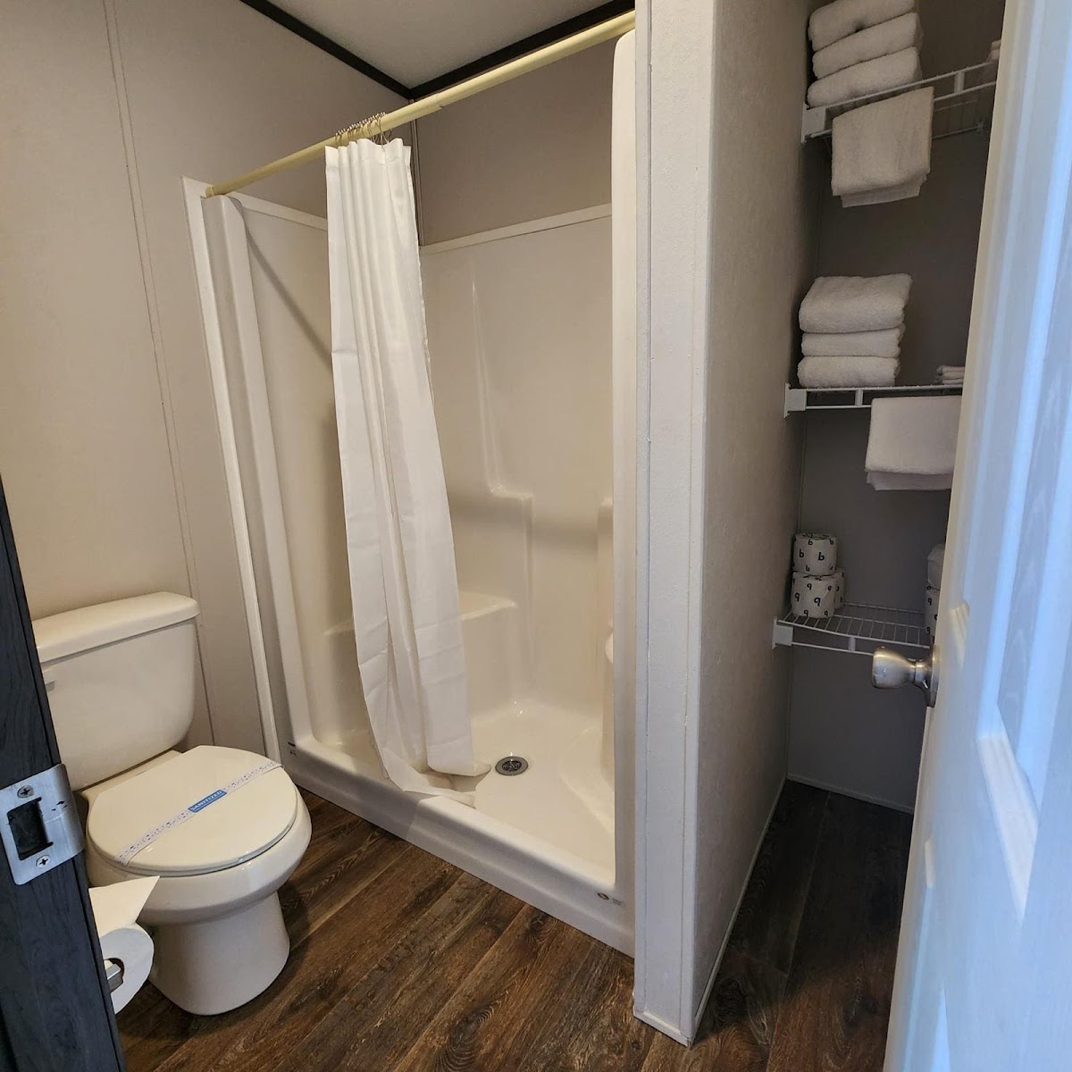 Corporate Hospitality Housing - Midland Lodge photo 2
