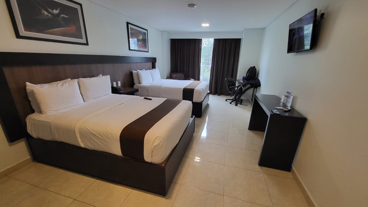 Hotel & Suites PF photo 2