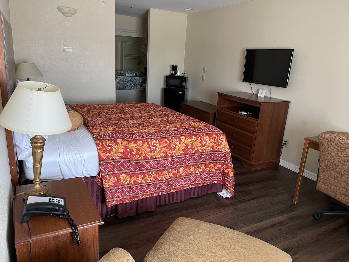 Riviera Inn & Suites