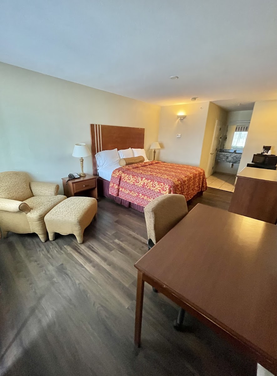 Riviera Inn & Suites photo 2