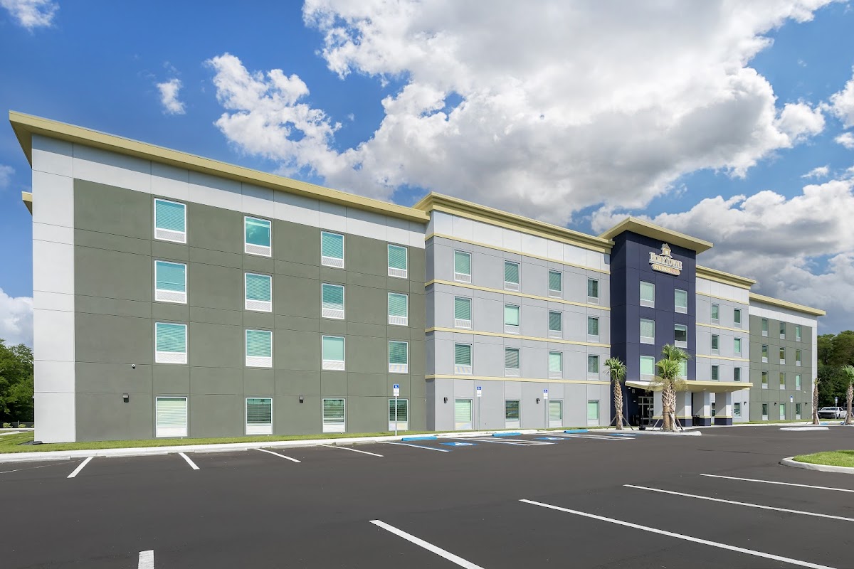 HomeTowne Studios Tampa - Airport