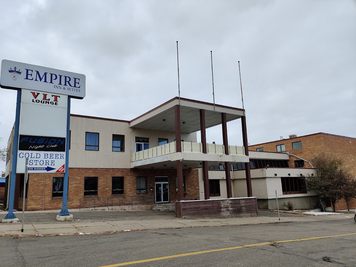 Empire Inn Hotel: VLT Lounge-Bar & Beer Vendor