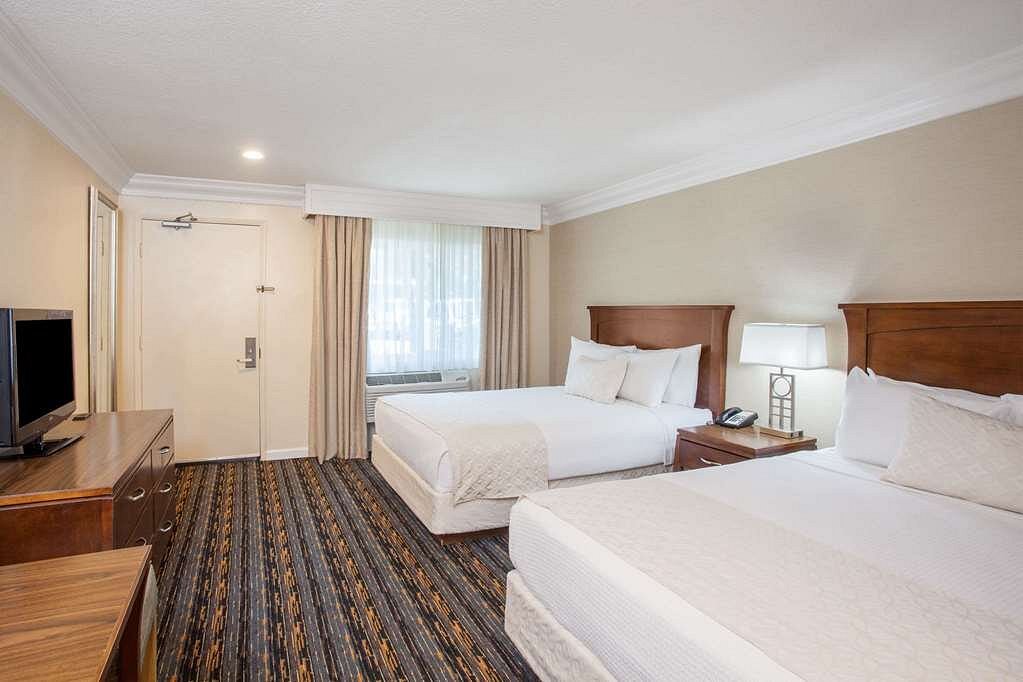 Days Inn by Wyndham Springfield/Phil.Intl Airport photo 2