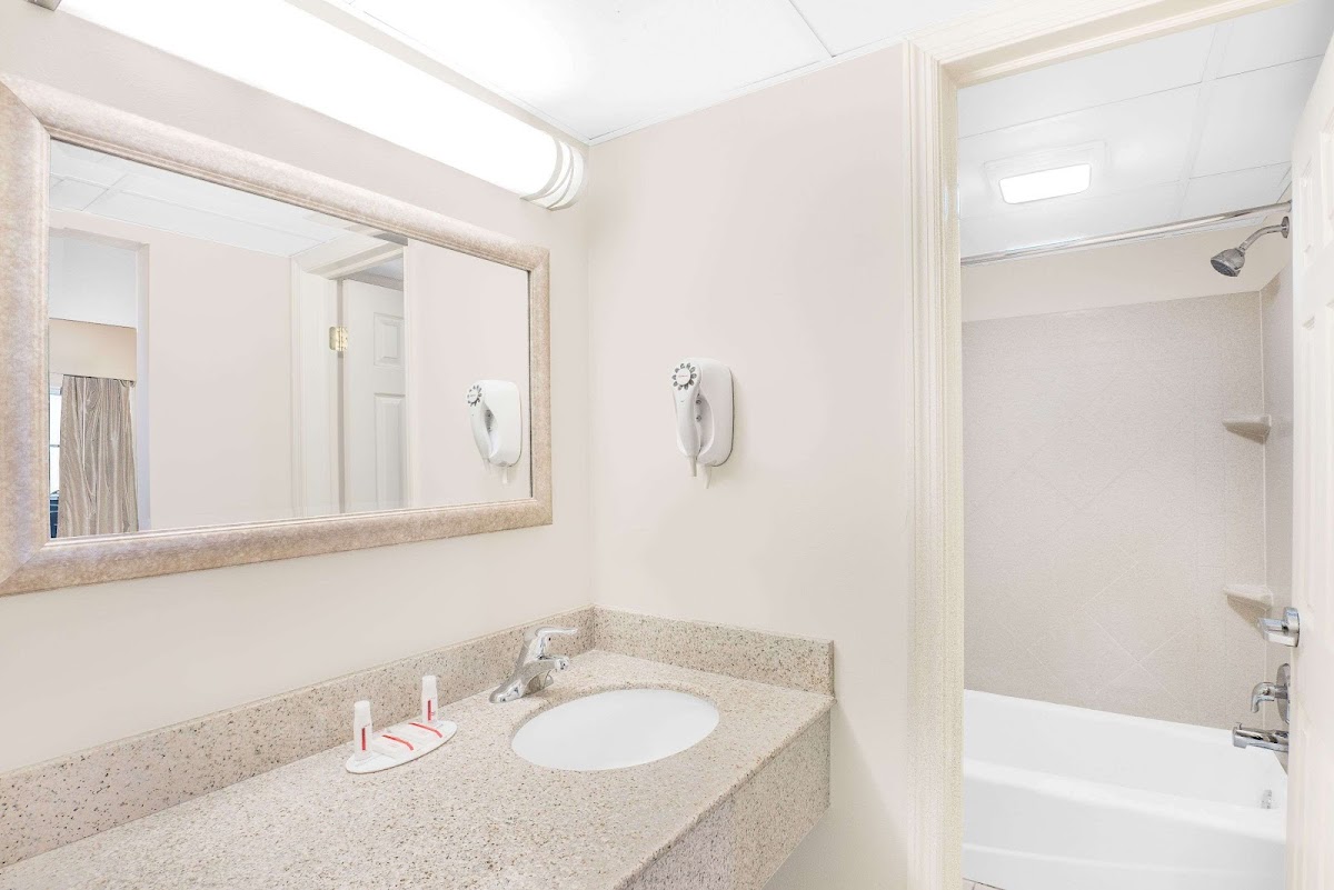 Days Inn by Wyndham Springfield/Phil.Intl Airport photo 3