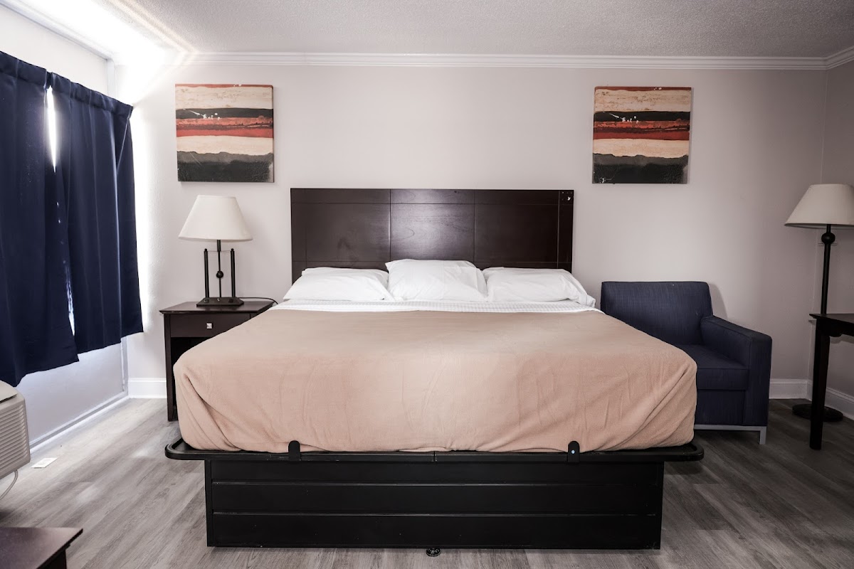 Riverside Inn and Suites photo 2