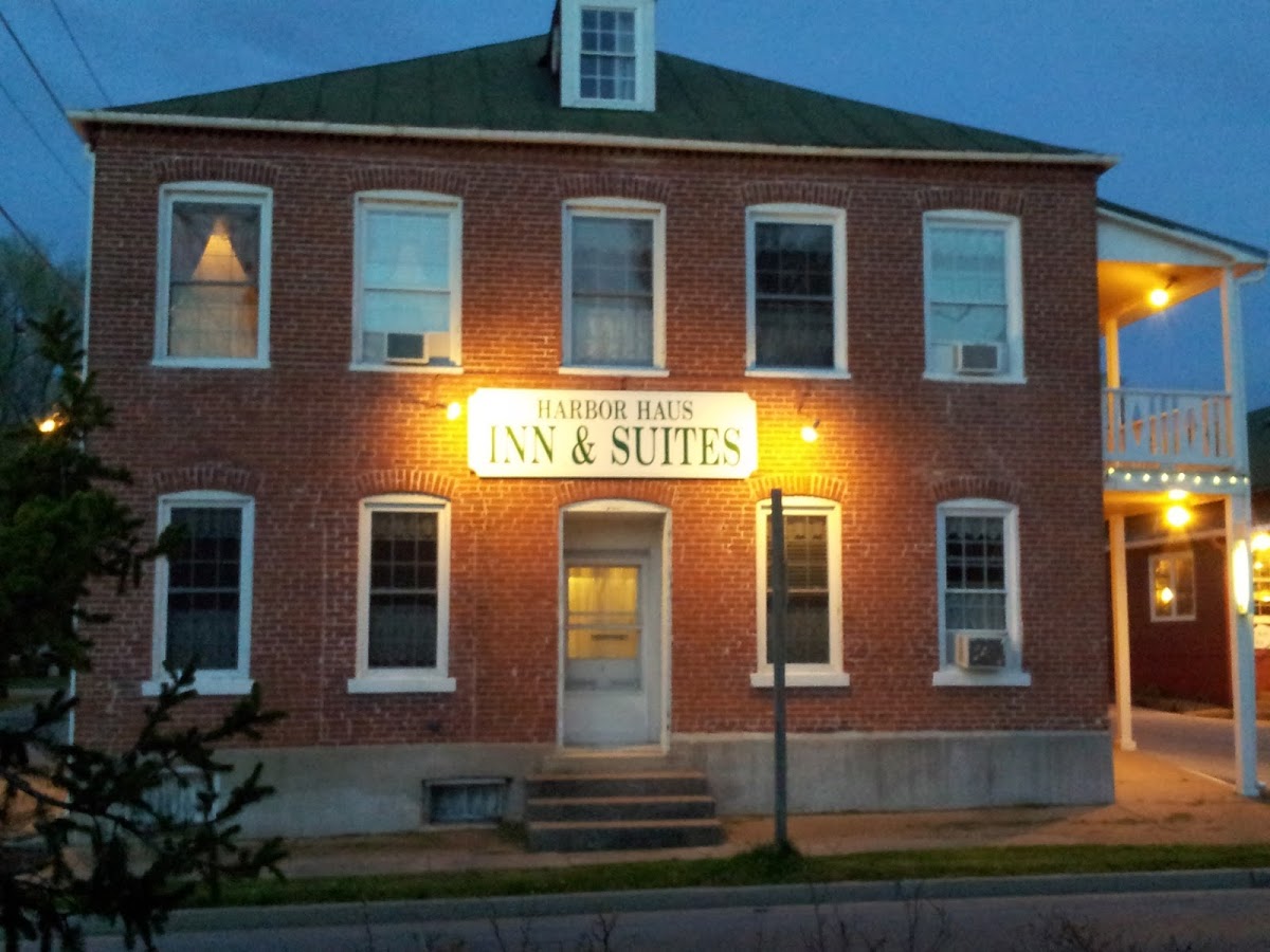 Harbor Haus Inn & Suites photo 3