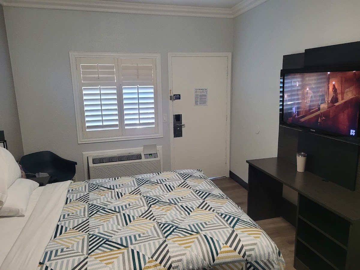 Tustin Motor Lodge