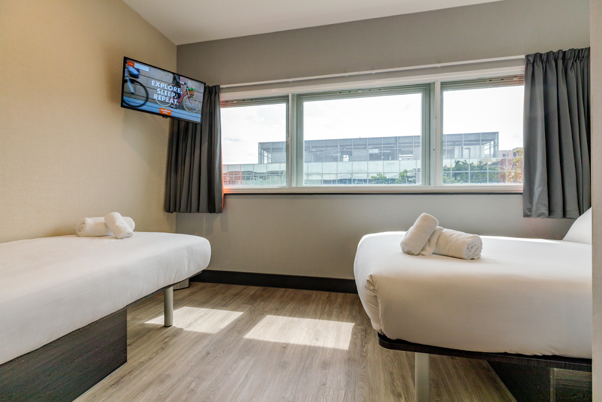 easyHotel Milton Keynes Central photo 2