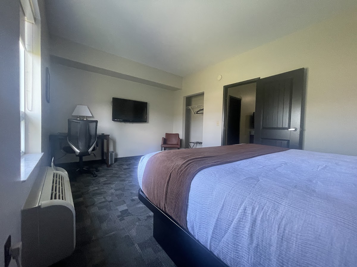 Midland Inn & Suites