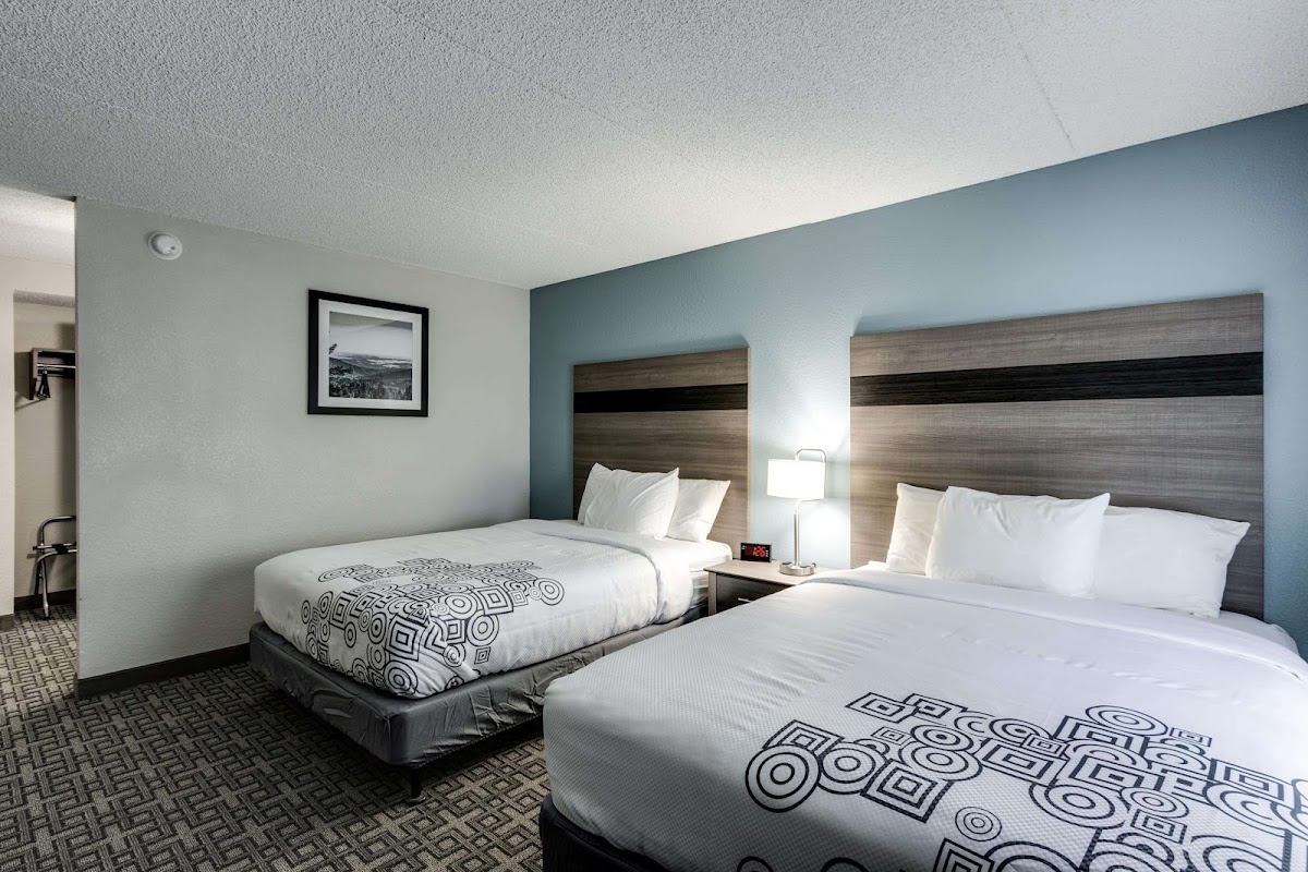 Days Inn & Suites by Wyndham Spokane photo 2