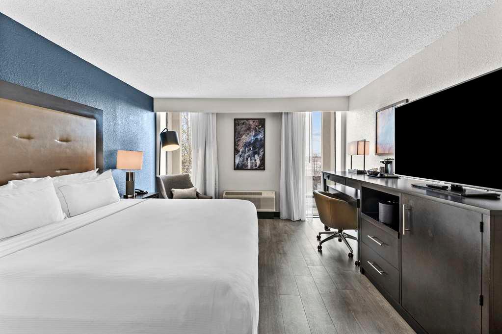 DoubleTree by Hilton Raleigh Midtown photo 2