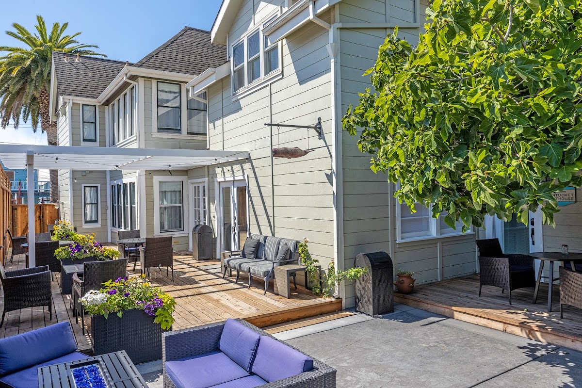 Nantucket Whale Inn | Half Moon Bay Hotel