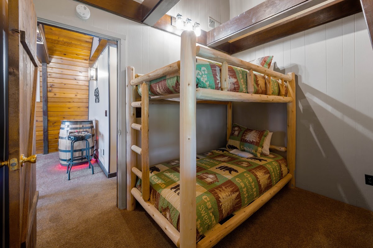 Homegrown Hideaways: Mountain Bearadise photo 2
